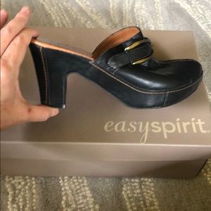 Easy Spirit Black leather clogs w/stitching Sz 6.5